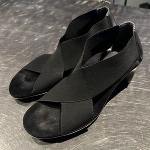 San Miguel Shoe heeled booties. Canvas & leather. Black. Size 7 1/2.